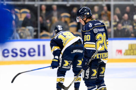HV71s Andre Petersson deppar