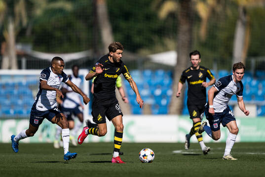 Anton Salétros of AIK and Gift Links and Kristian Arnstad
