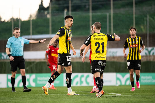 Srdjan Hrstic of Häcken celebrates with Adam Lundkvist