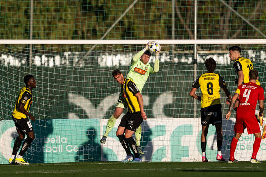 Johan Hammar and goalkeeper Peter Abrahamsson of Häcken