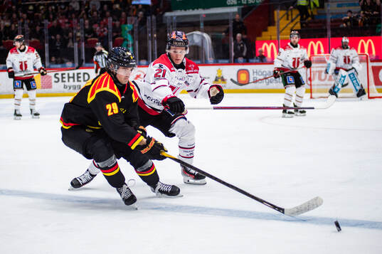 Brynäs Axel Andersson och Örebros Patrik Puistola