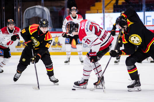 Brynäs Linus Ölund och Örebros Patrik Puistola