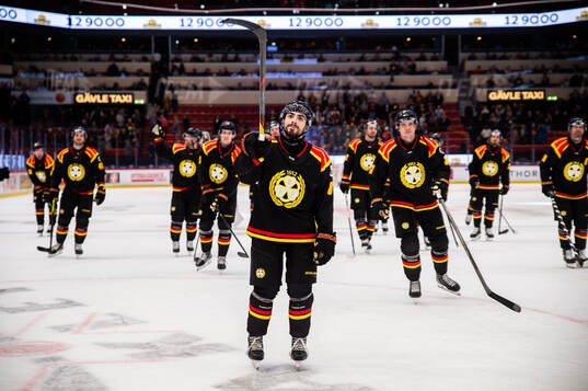 Brynäs Bobby Trivigno jublar