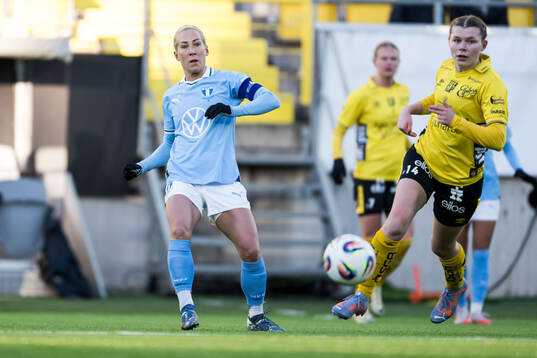 Malmö FFs Mia Persson och Elfsborgs Elin Flakberg