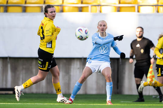 Elfsborgs Ellen Nilsson och Malmö FFs Stinalisa Johansson