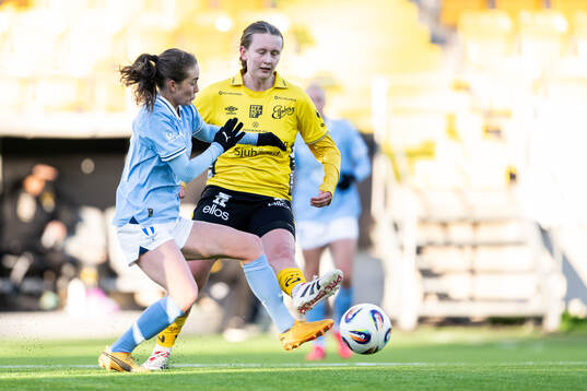 Malmö FFs Matilda Kristell och Elfsborgs Ellen Nilsson