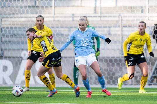 Elfsborgs Elin Flakberg och Malmö FFs Stinalisa Johansson