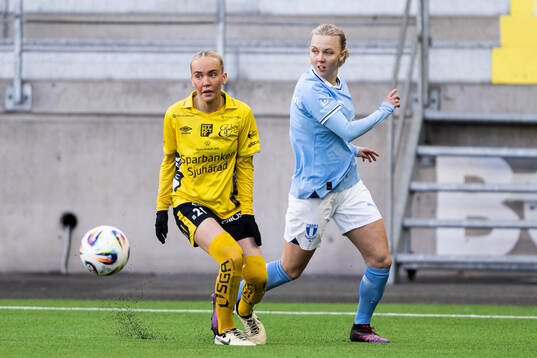 Elfsborgs Tea Skoglund och Malmö FFs Nathalie Hoff Persson