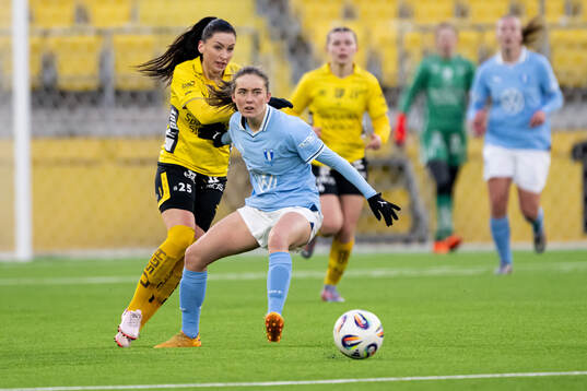 Elfsborgs Izabella Bergström och Malmö FFs Matilda