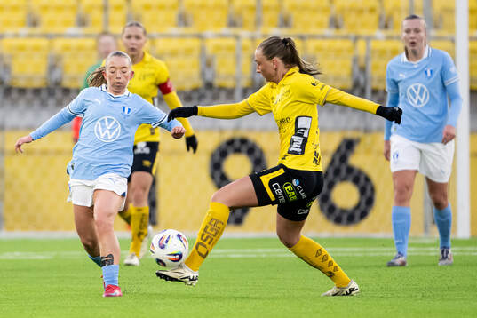 Malmö FFs Klara Åström och Elfsborgs Stina Jensen