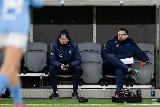 Malmö FFs tränare Jonas Valfridsson och assisterande