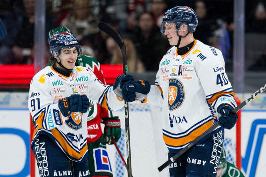 Växjös Dennis Rasmussen jublar