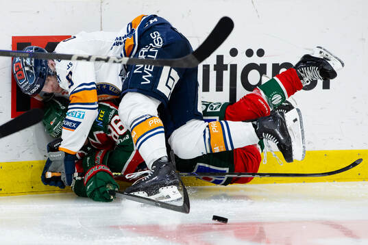 Växjös Zachary Giuttari och Frölundas Erik Thorell