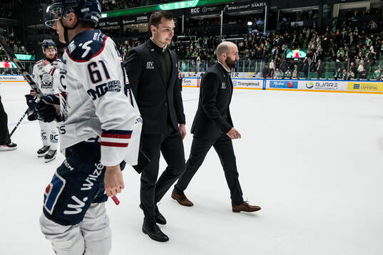 Rögles assisterande tränare Max Bohlin och assisterande