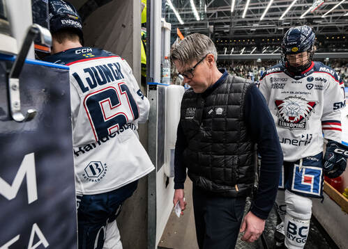 Linköpings tränare Anders Karlsson deppar