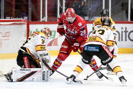 Luleås målvakt Joel Lassinantti och Jesper Sellgren och