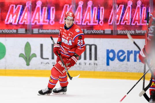 Timrås Filip Hållander jublar