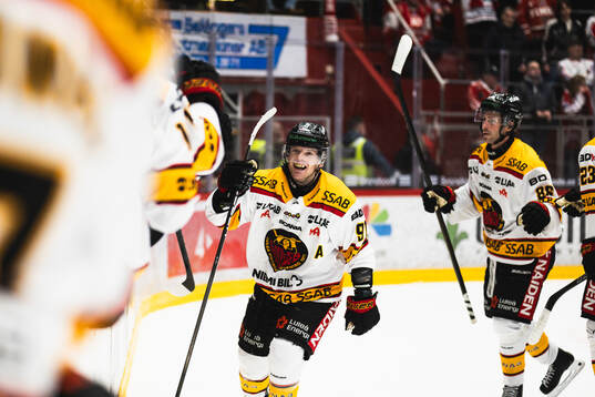 Luleås Brian O'neil jublar