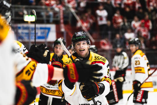 Luleås Brian O'neil jublar
