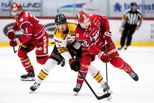 Luleås Markus Nurmi och Timrås Erik Walli Walterholm