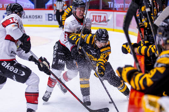 Malmö Redhawks Christoffer Forsberg och Skellefteås Oskar
