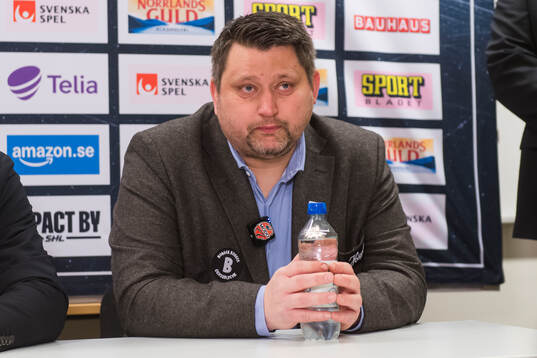Modos tränare Mattias Karlin