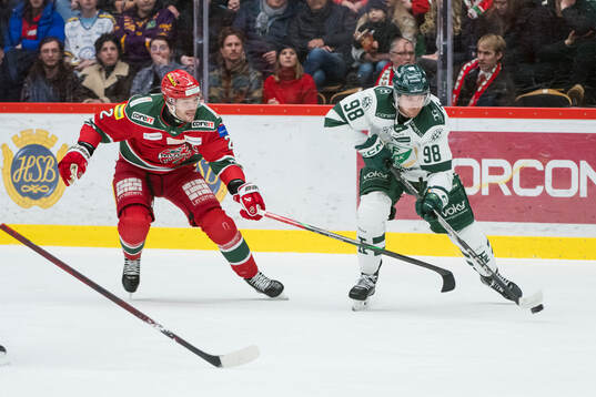 Färjestads Marian Studenic och Modos David Rundblad