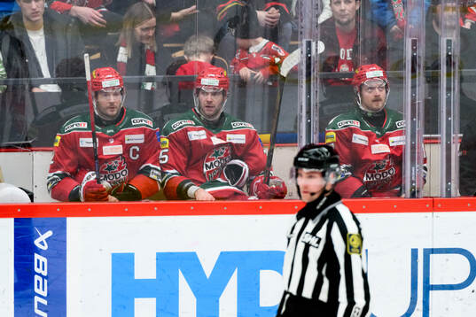 Modos David Rundblad, Sam Vigneault och Riley Woods i