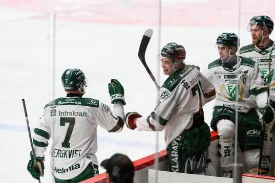 Färjestads Axel Bergkvist jublar