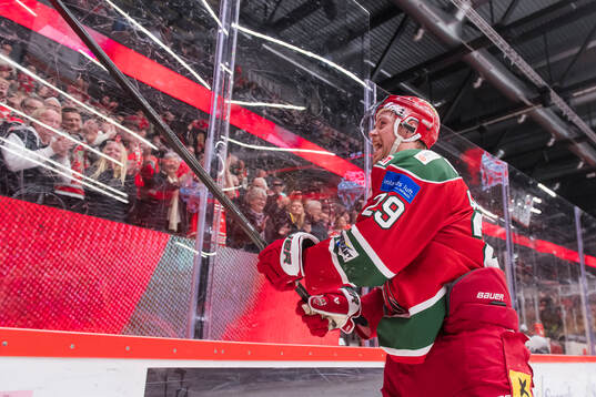Modos Mikkel Aagaard jublar