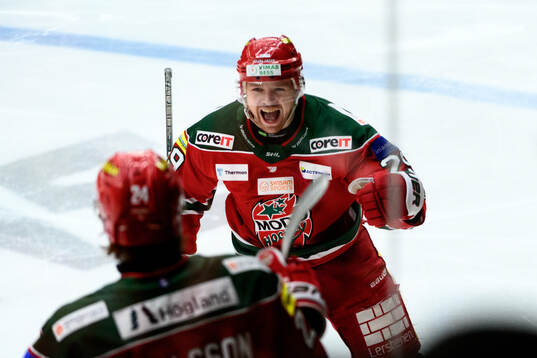 Modos Mikkel Aagaard jublar