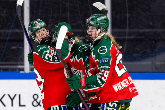 Frölundas Sydney Brodt jublar med lagkamrater