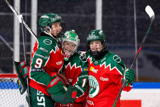 Frölundas Alva Johnsson, målvakt Maja Helge och Felicia