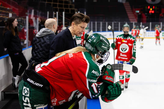 Frölundas tränare Erika Holst och Ella Hellman