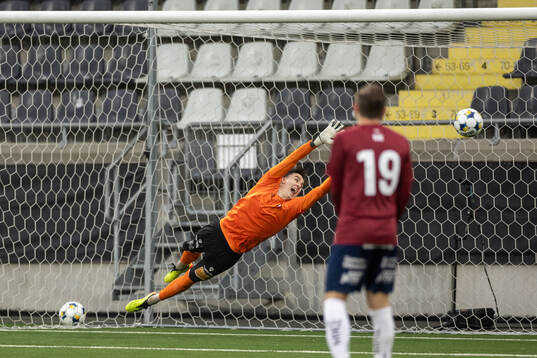 Örgrytes målvakt Hampus Gustafsson släpper 0-1