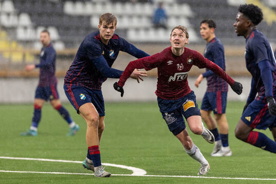 Östers Mattis Adolfsson och Örgrytes Liam Andersson