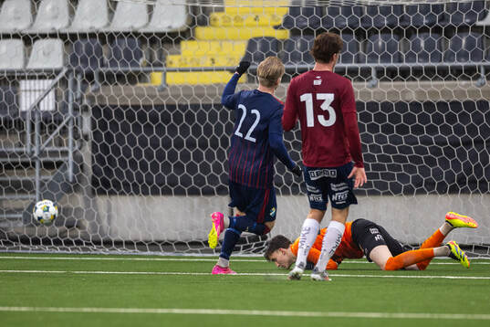 Örgrytes målvakt Hampus Gustafsson deppar