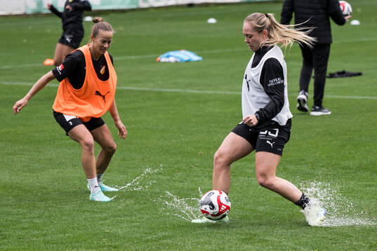 Bläddra bland fler bilder av Fotboll, Damallsvenskan, Häcken, Träning 