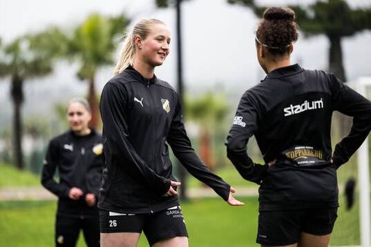 Häckens Alexandra Larsson och Felicia Schröder