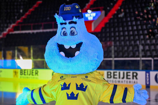 På denna handout-bild ses Tre Kronors nya maskot Puckey
