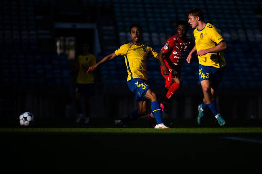 Noah Nartey and Lukas Larsen of Brøndby compete for the