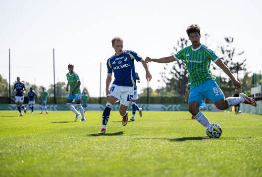 Marcus Baggesen of IFK Norrköping and Joshua Atencio of