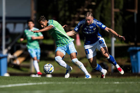 Danny Leyva of Seattle Sounders FC and Kevin Höög Jansson