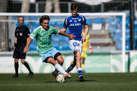 Pedro de la Vega of Seattle Sounders FC and Åke Andersson