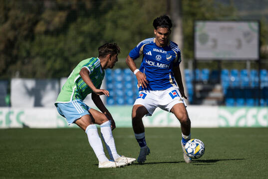 Danny Leyva of Seattle Sounders FC and Noel Sernelius of