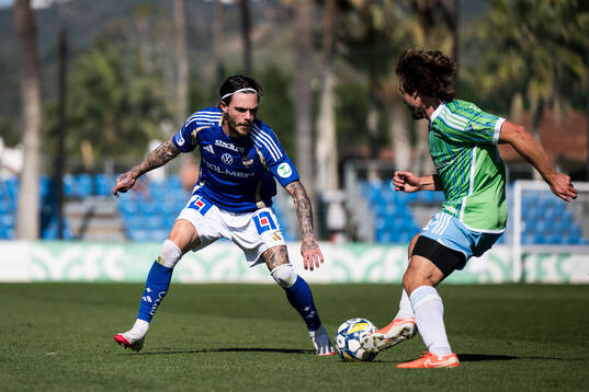 David Moberg Karlsson of IFK Norrköping and Pedro de la