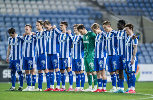 Players of IFK Göteborg in a minute of silence to honor