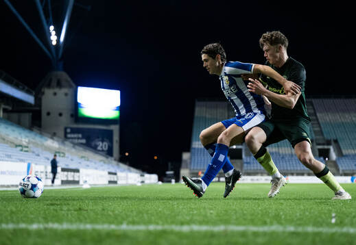 Eman Markovic of IFK Göteborg and Conor McManus of