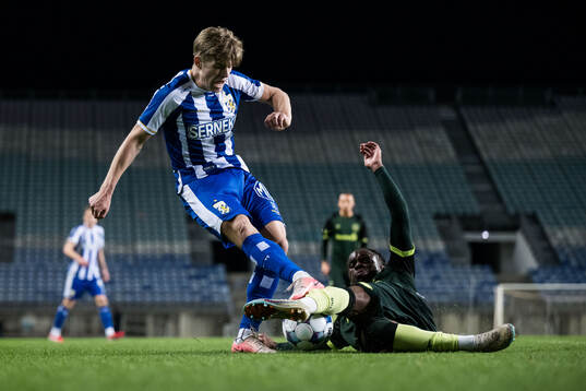 Felix Eriksson of IFK Göteborg and Vonnte Williams of