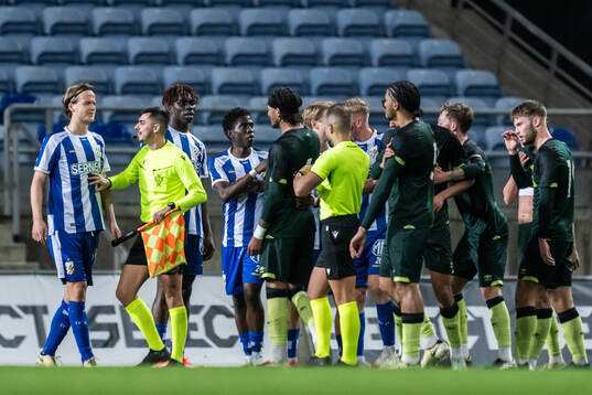 Irritated between August Erlingmark of IFK Göteborg and